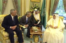 King Fahd hosting then Secretary of State Colin Powell on a visit to Saudi Arabia.  (Photo: SPA)